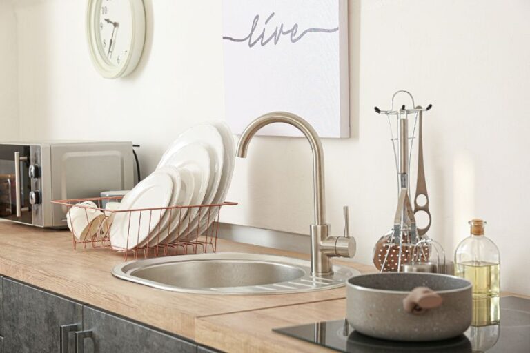 a clean and tidy kitchen sink and work counter after being deep cleaned